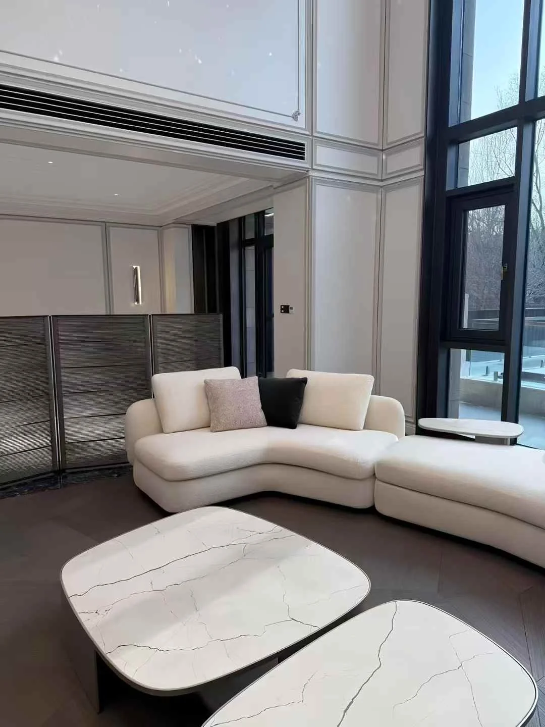 Интерьер гостиной в стиле Contemporary Luxury